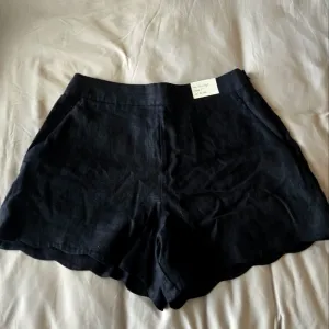 Abercrombie and Fitch Ultra High Rise Women's Black 100% Linen Exterior Shorts