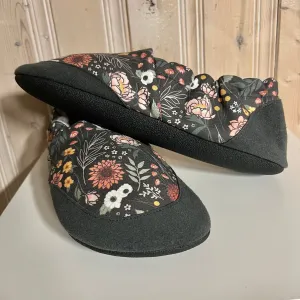 Big kids slip on shoes - Floral