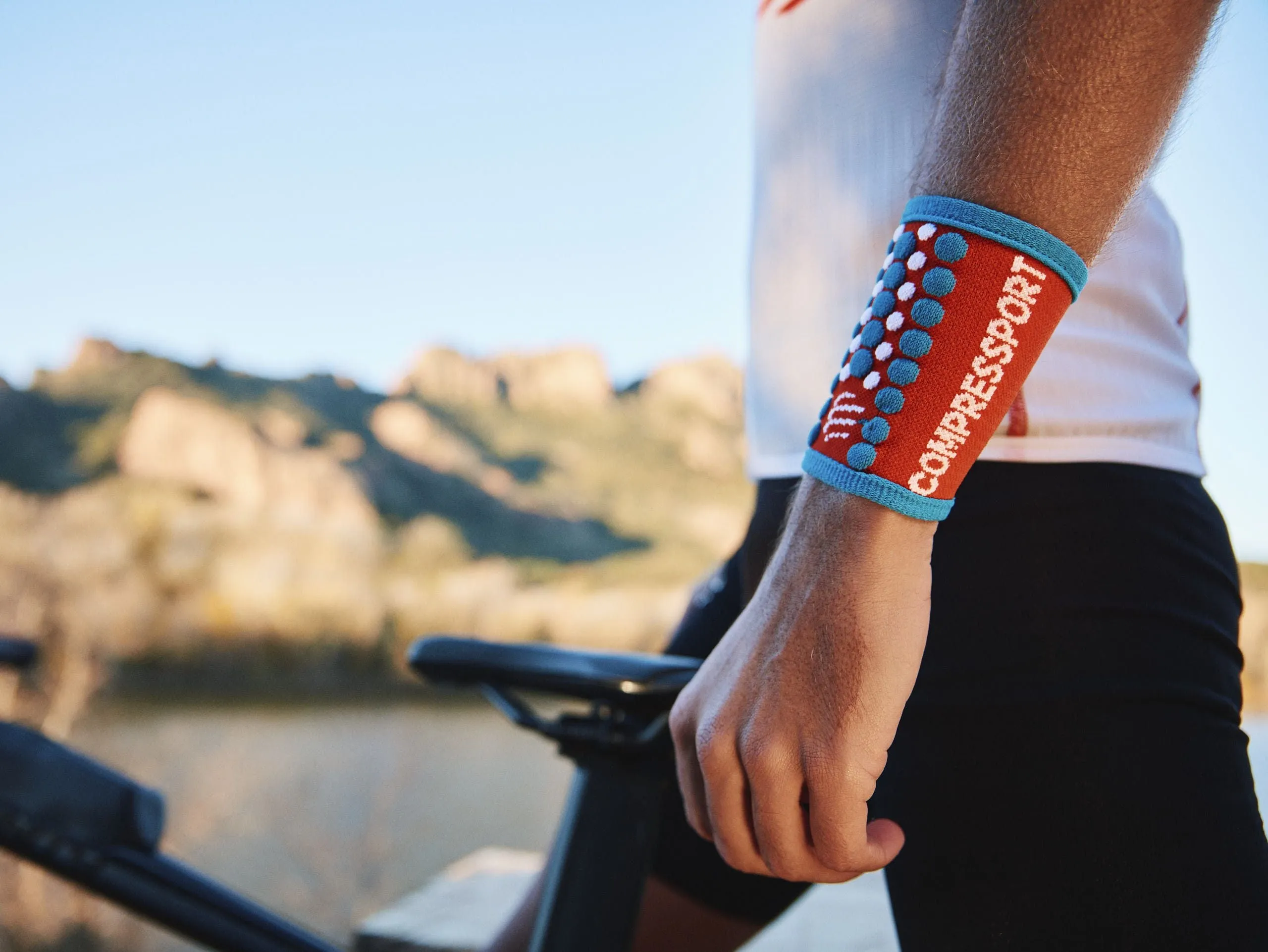 Compressport Unisex's Sweatbands 3D.Dots (Pair) - Orangeade/Fjord Blue
