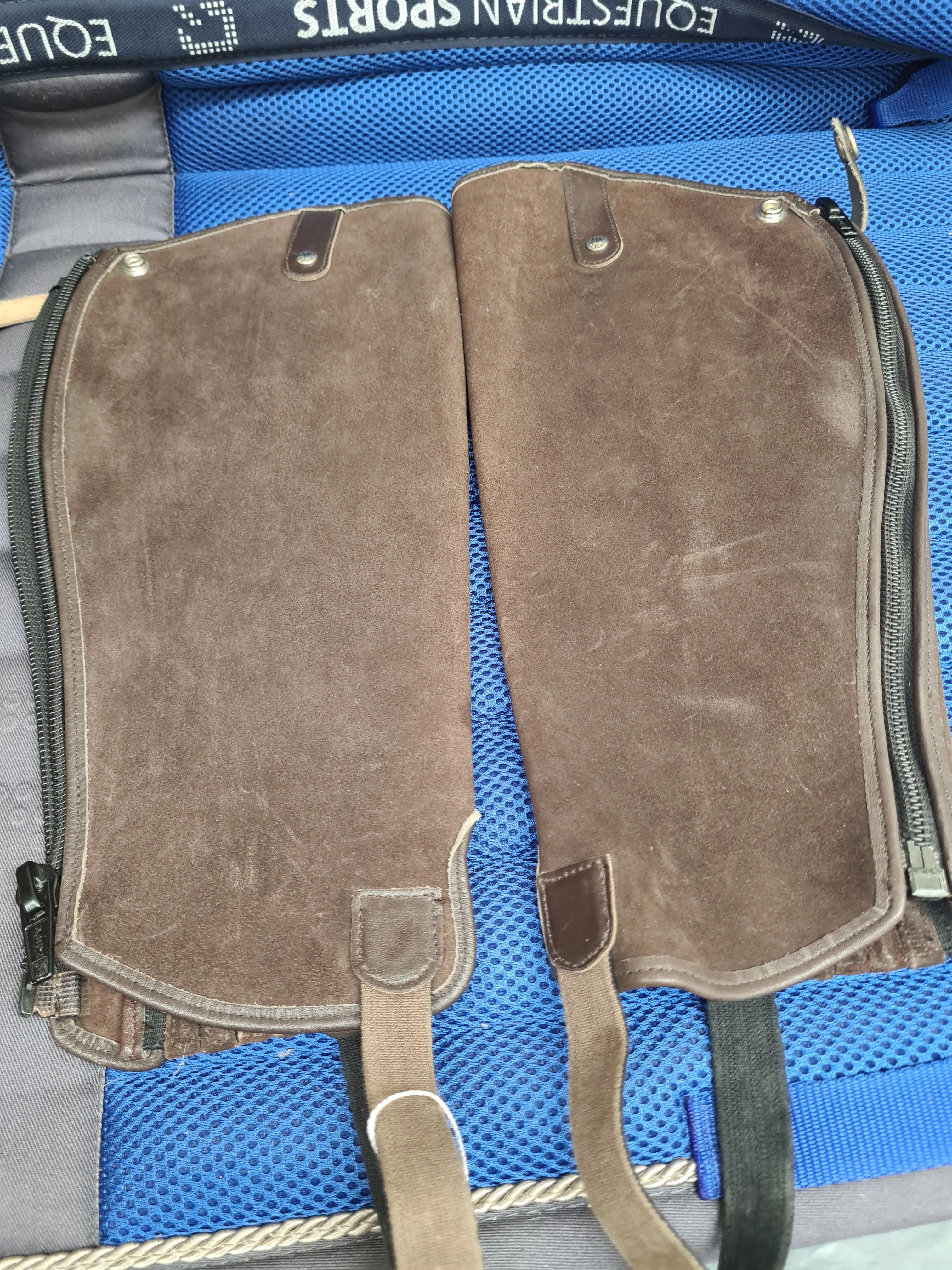 E Q vvs leather chaps brown ✅️