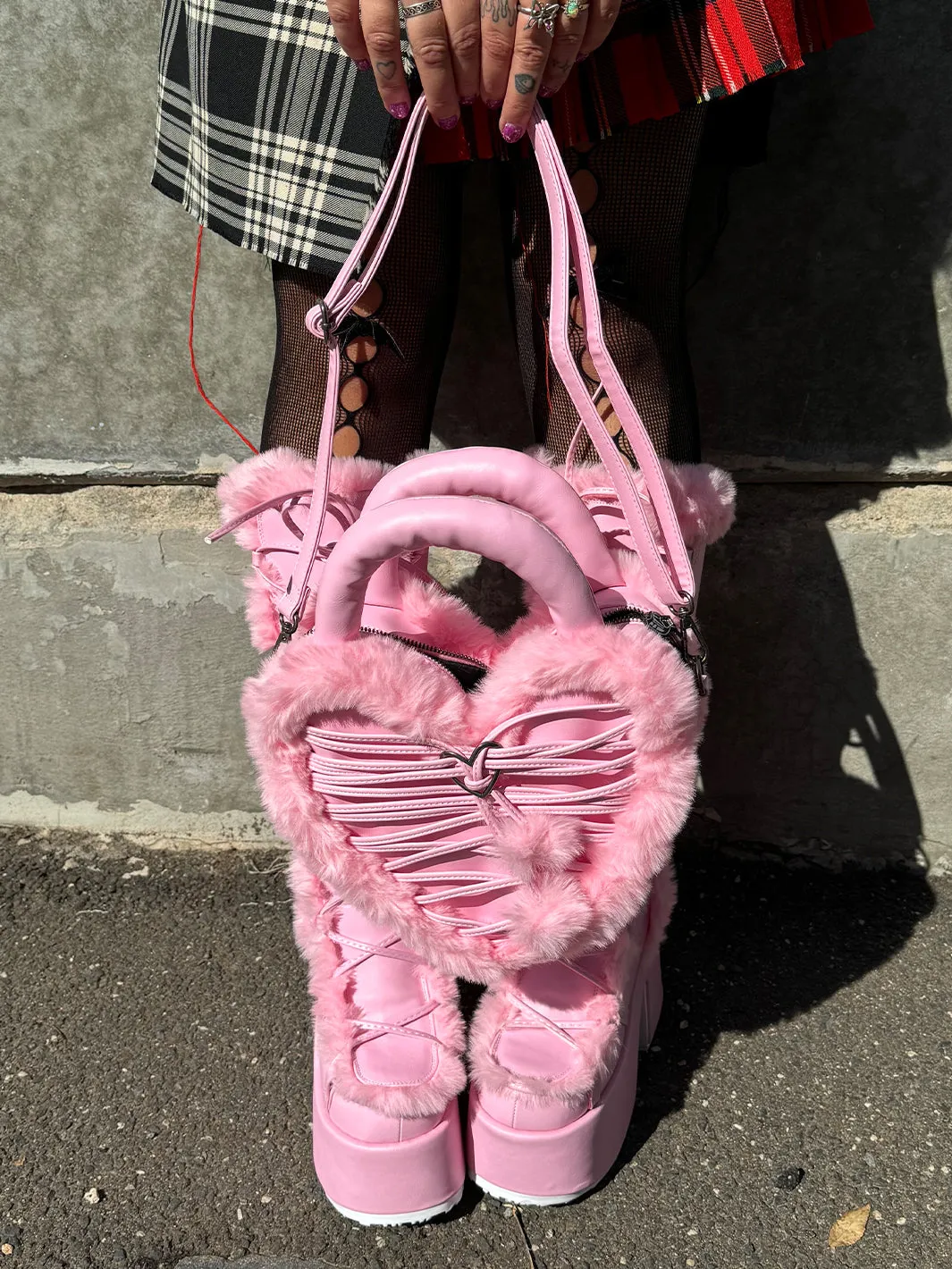 FAUX HEART SHAPED PURSE - PINK