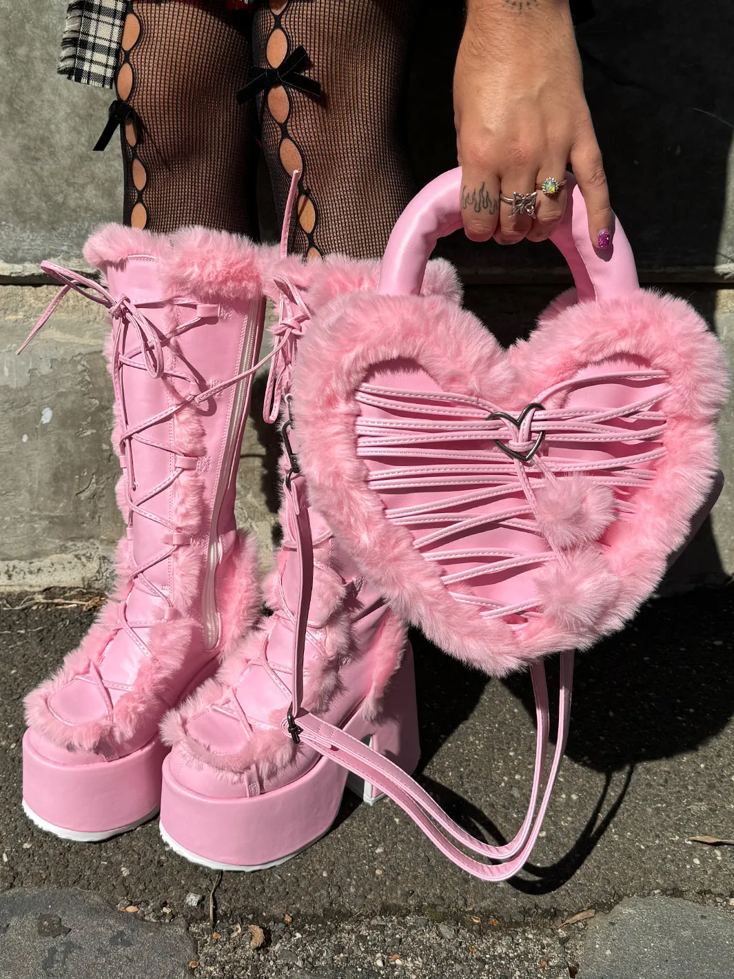FAUX HEART SHAPED PURSE - PINK