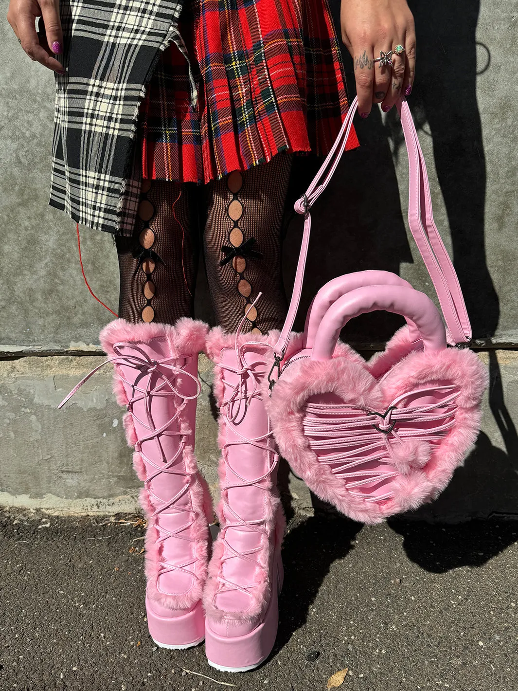 FAUX HEART SHAPED PURSE - PINK