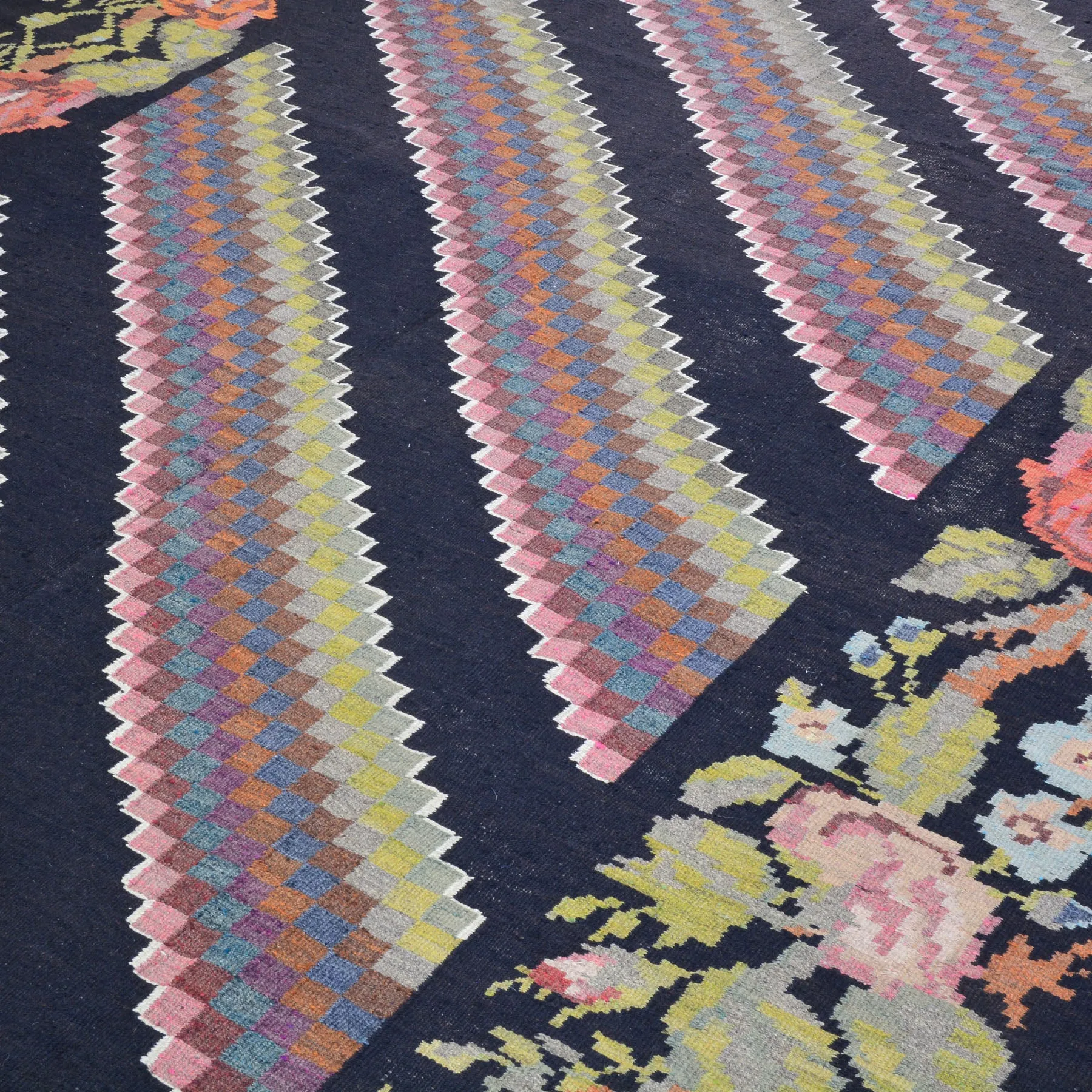 Hand-Woven Reversible Bessarabian Maldivian Kilim Handmade Rug (Size 6.7 X 11.6) Cwral-10170