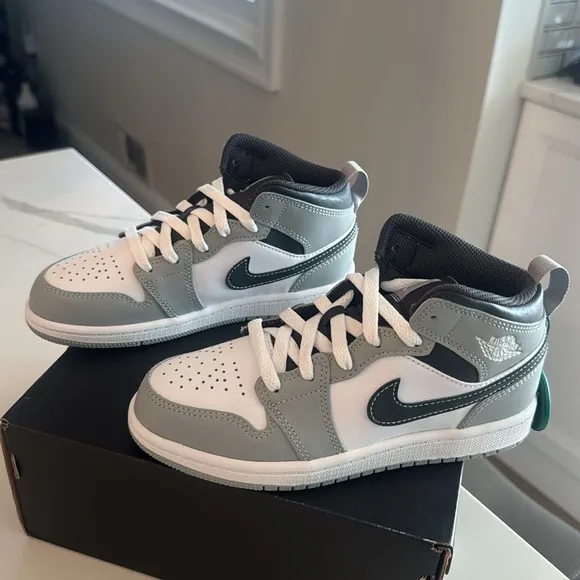 Jordan 1 Mid (PS) - Light Smoke Grey/White