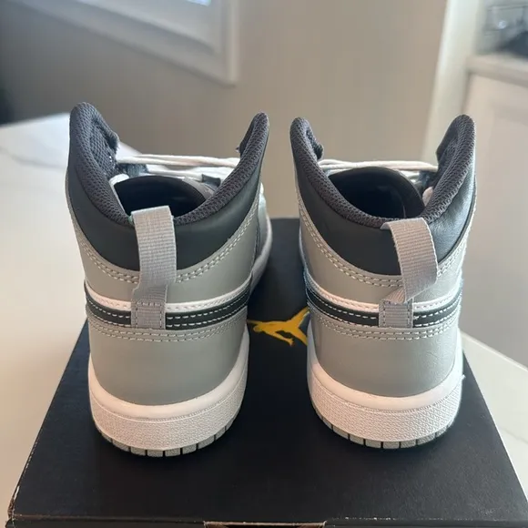 Jordan 1 Mid (PS) - Light Smoke Grey/White