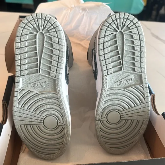 Jordan 1 Mid (PS) - Light Smoke Grey/White